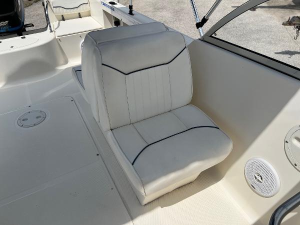 Slide: The Image of White seat on 2000 Sea Hunt Escape 200 boat, featuring clean upholstery and modern design. - 19