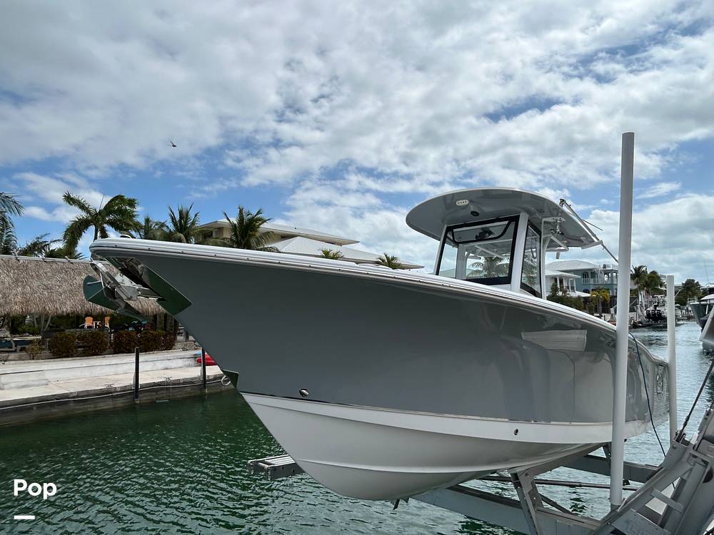 Slide: The Image of Very Clean Hull - Stored on Lift - 15179431