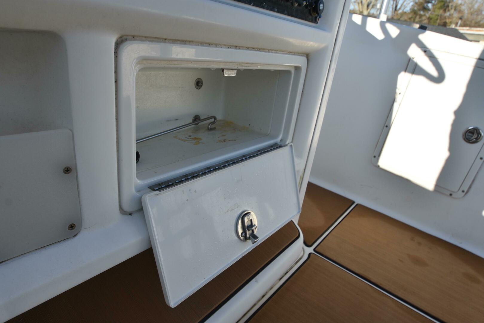 Slide: The Image of Sea Hunt Triton 260 2008 - 4968571
