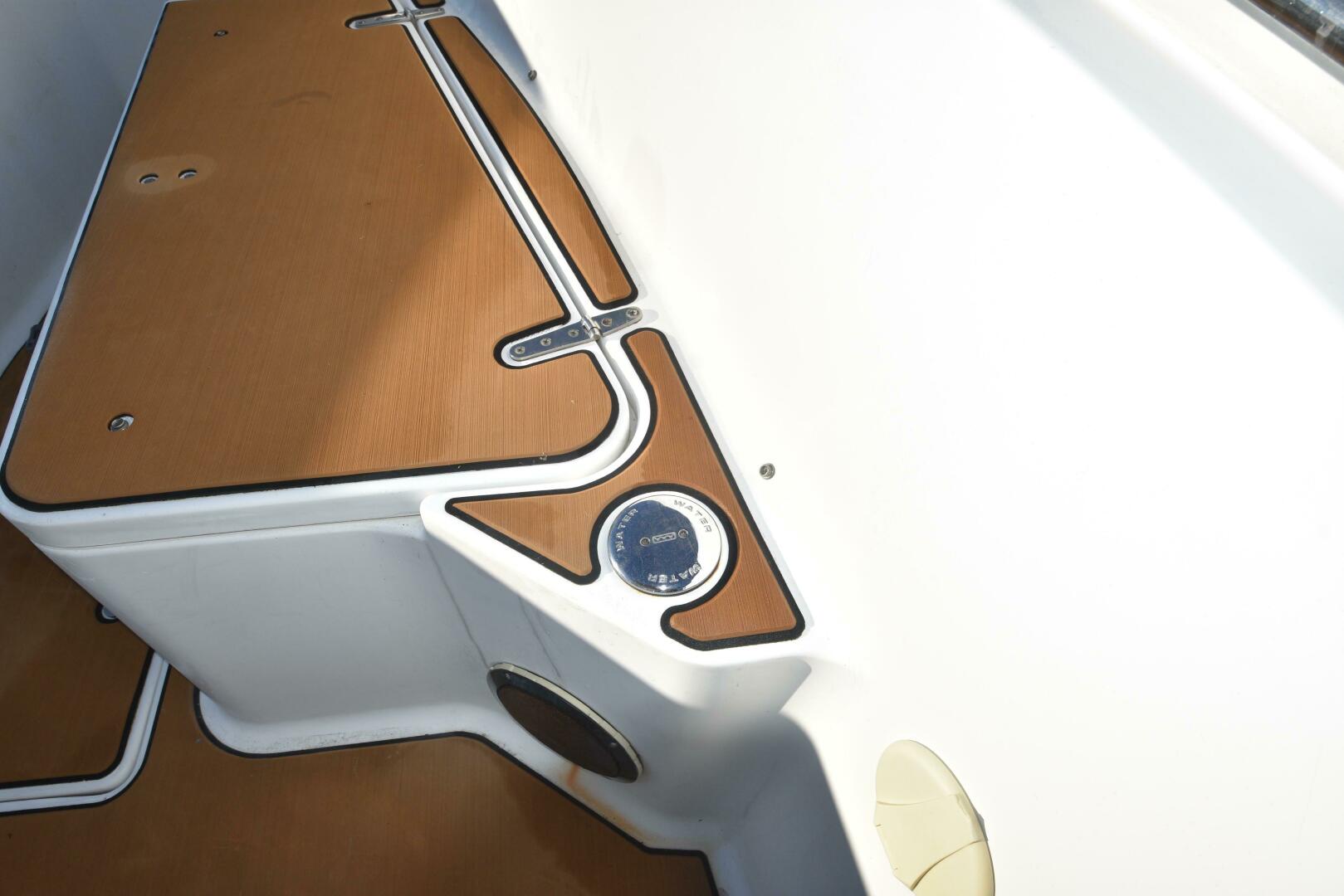 Slide: The Image of Sea Hunt Triton 260 2008 - 4968584