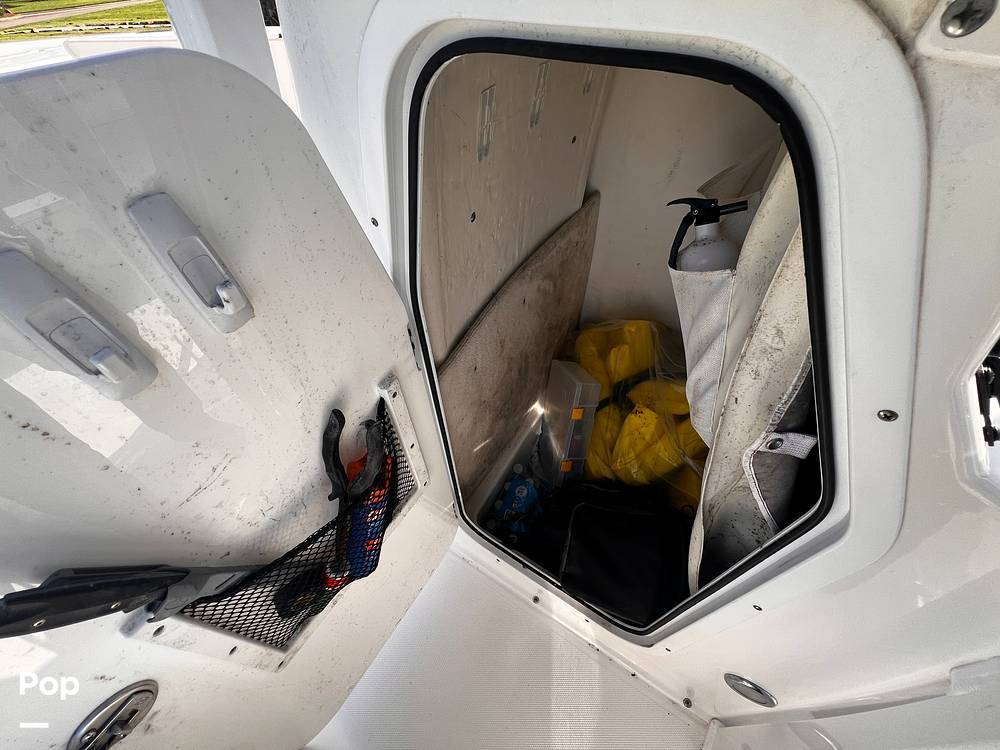 Slide: The Image of Center Console Storage - 15336332