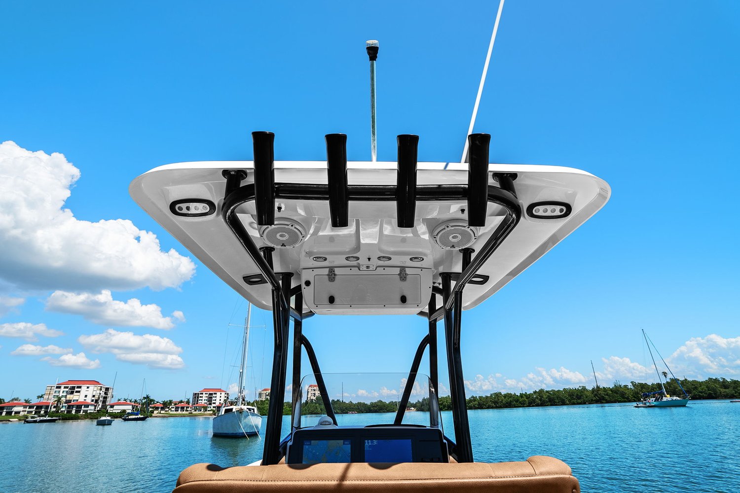 Slide: The Image of Sea Hunt ULTRA 229 SE 2022 - 35