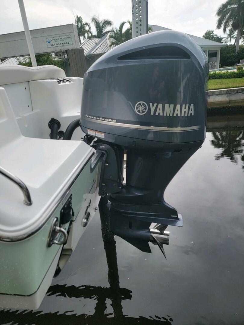 Slide: The Image of Sea Hunt Ultra 255 SE 2018 - 5157867