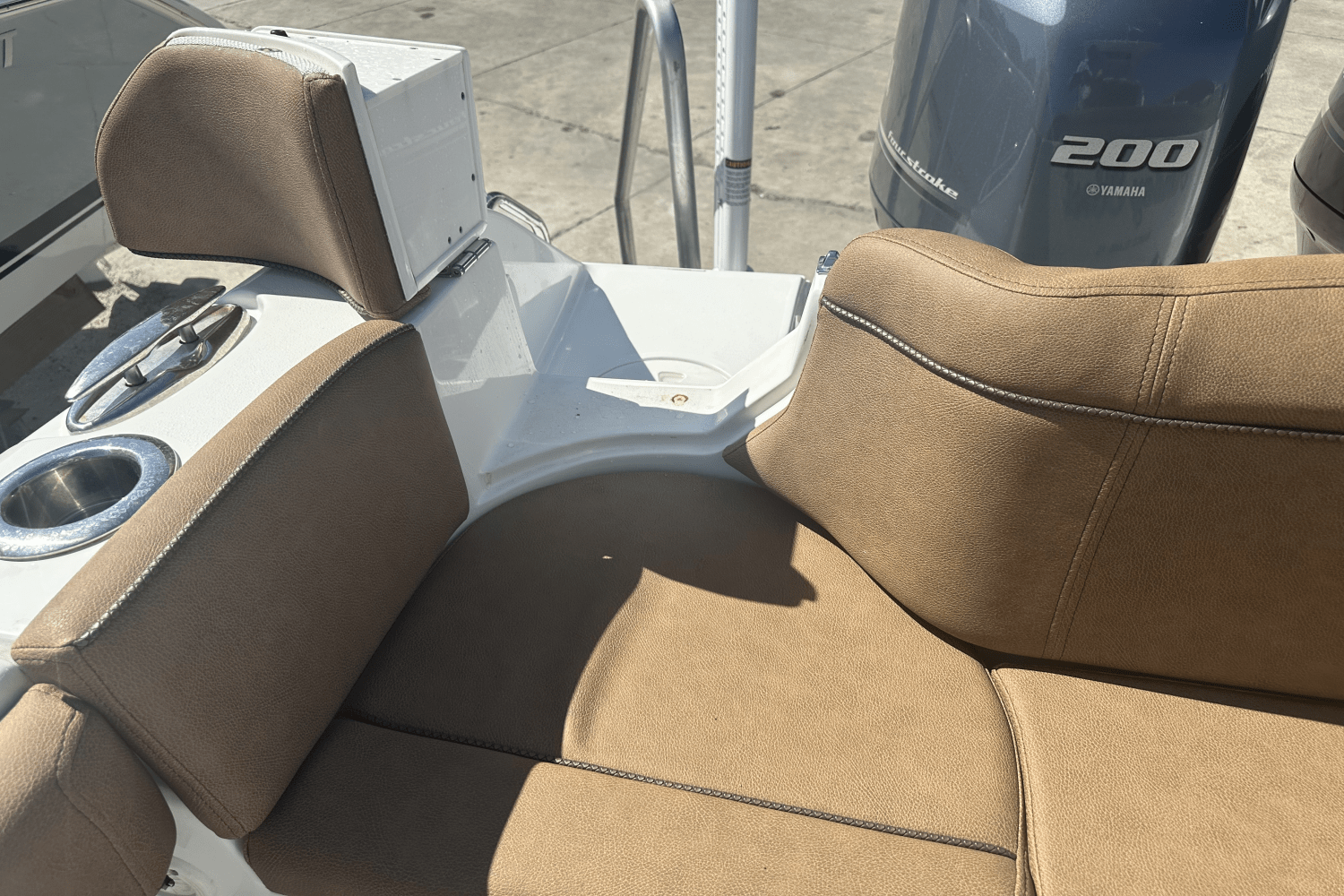 Slide: The Image of Sea Hunt ULTRA 265 SE 2022 - 12