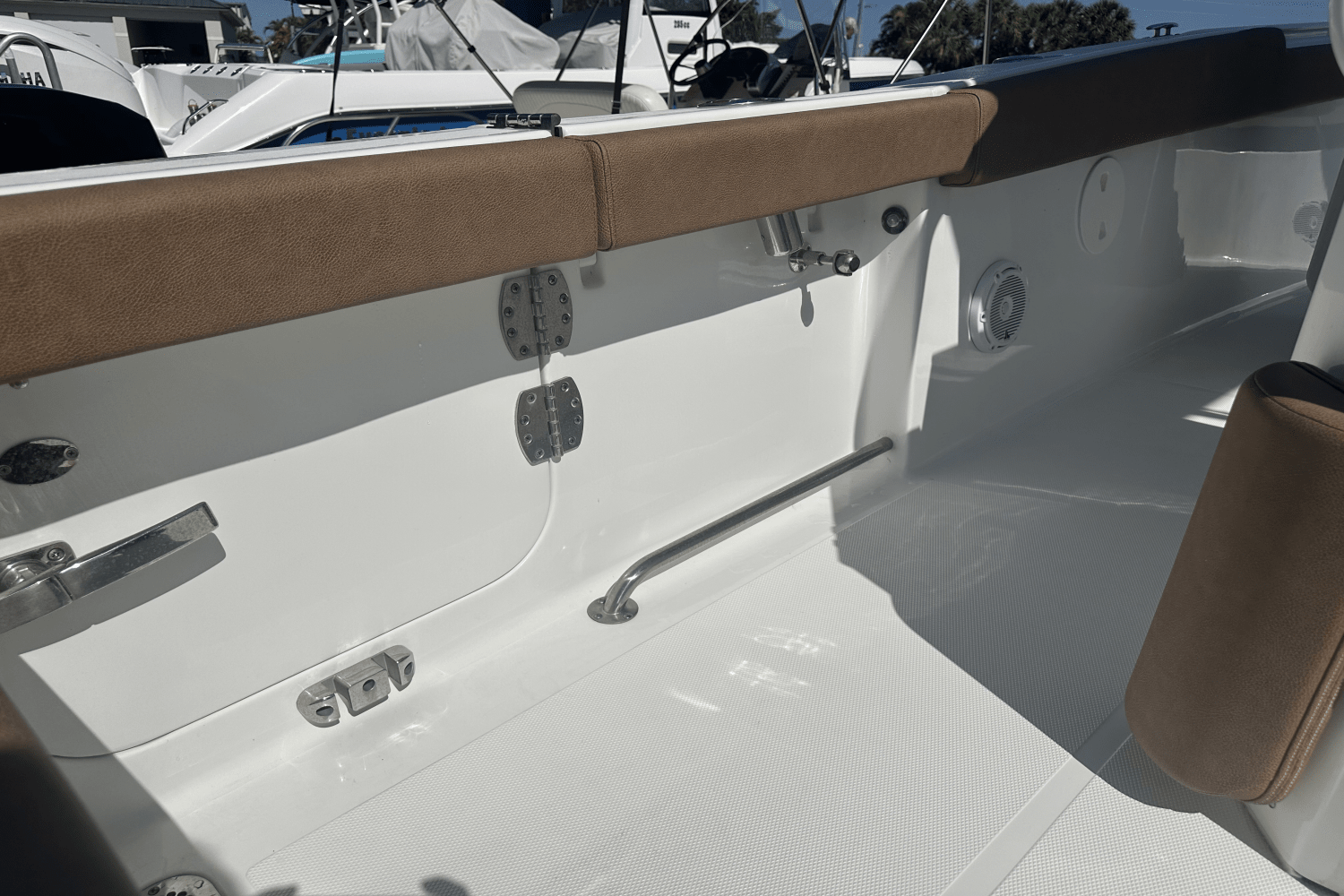 Slide: The Image of Sea Hunt ULTRA 265 SE 2022 - 14