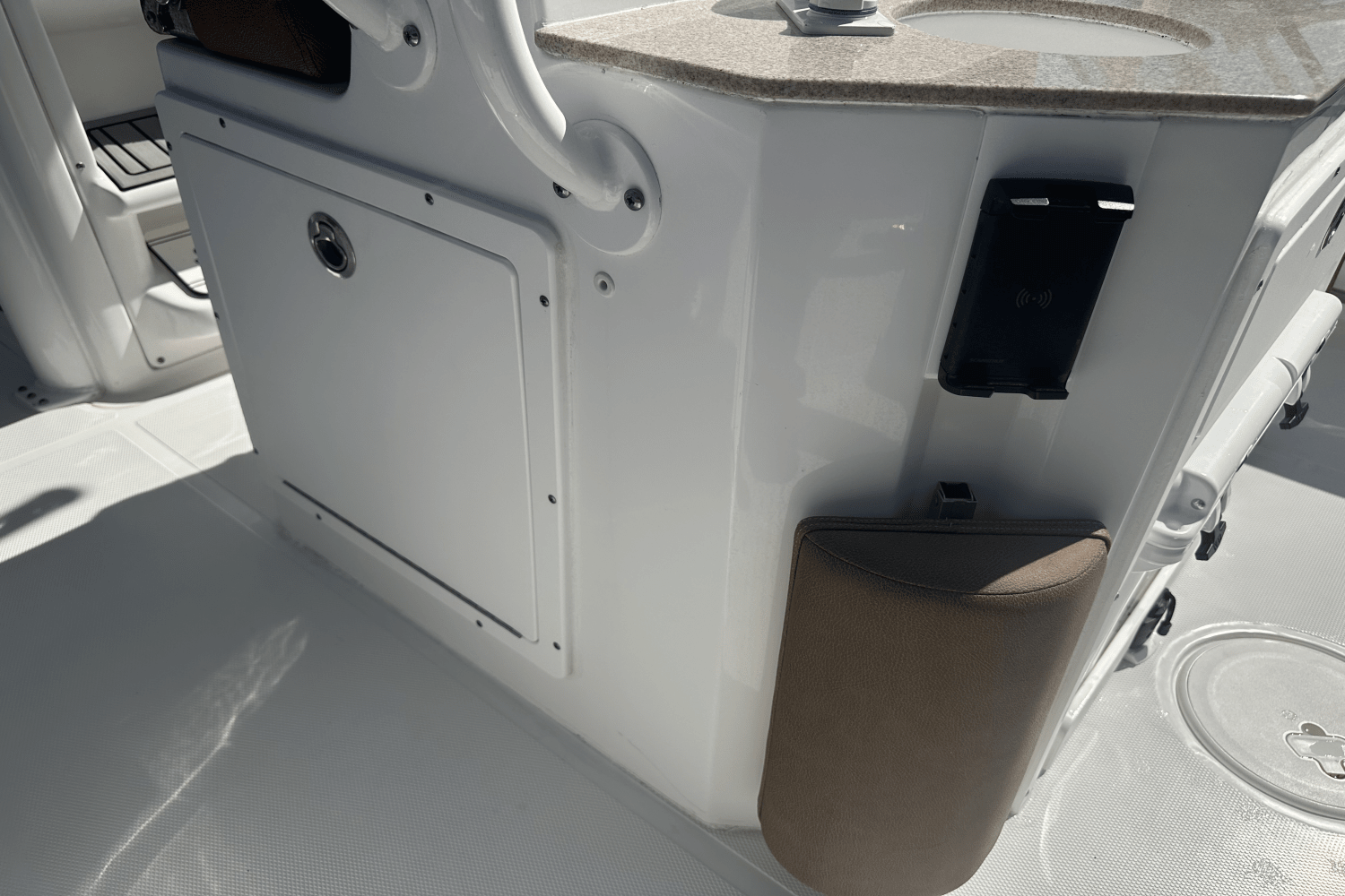 Slide: The Image of Sea Hunt ULTRA 265 SE 2022 - 23