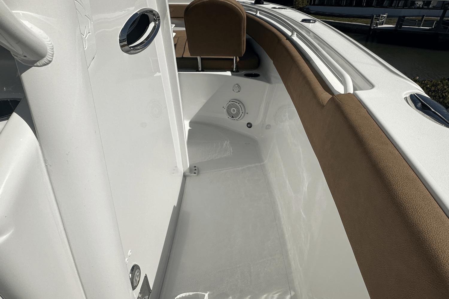 Slide: The Image of Sea Hunt ULTRA 265 SE 2022 - 38