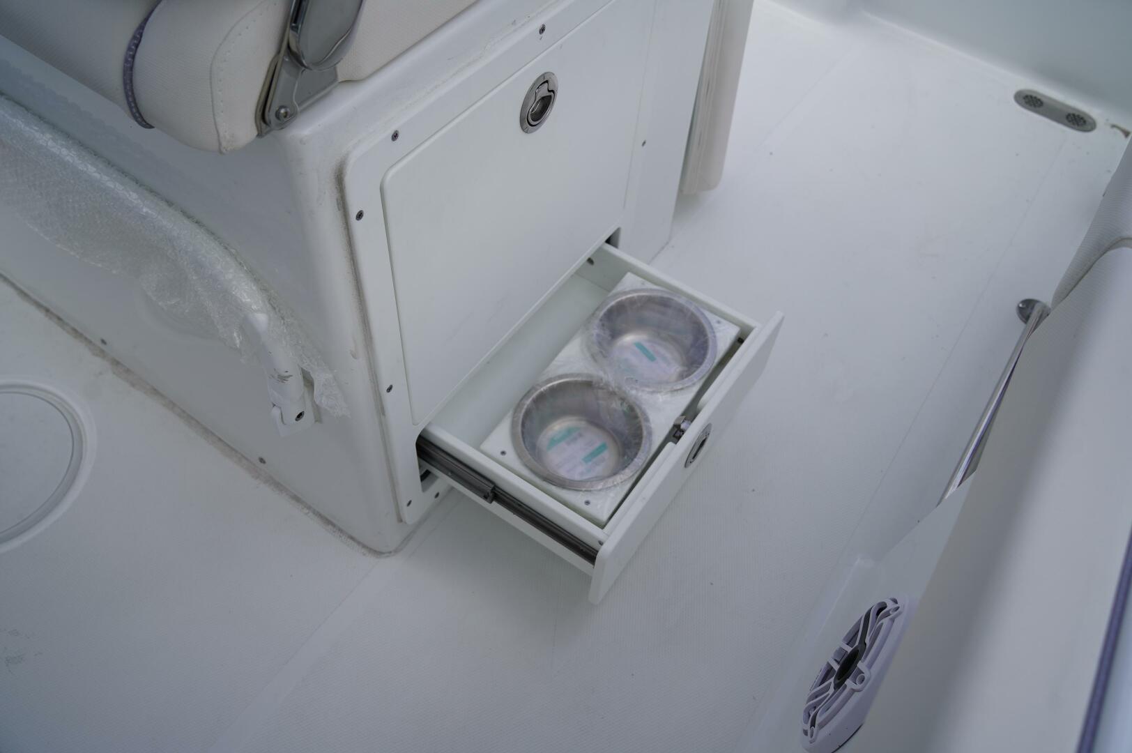 Slide: The Image of Sea Hunt Ultra 265 SE 2026 - 5421940