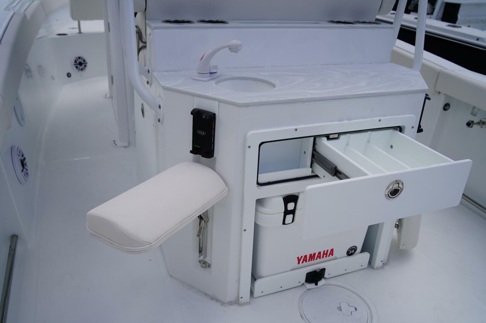 Slide: The Image of Sea Hunt Ultra 265 SE 2026 - 5421948
