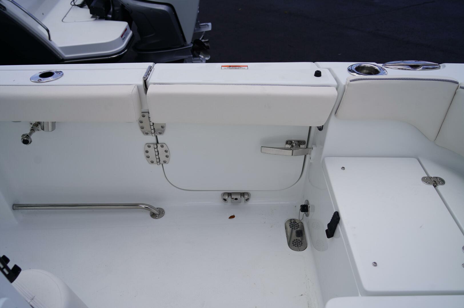 Slide: The Image of Sea Hunt Ultra 265 SE 2026 - 5421950