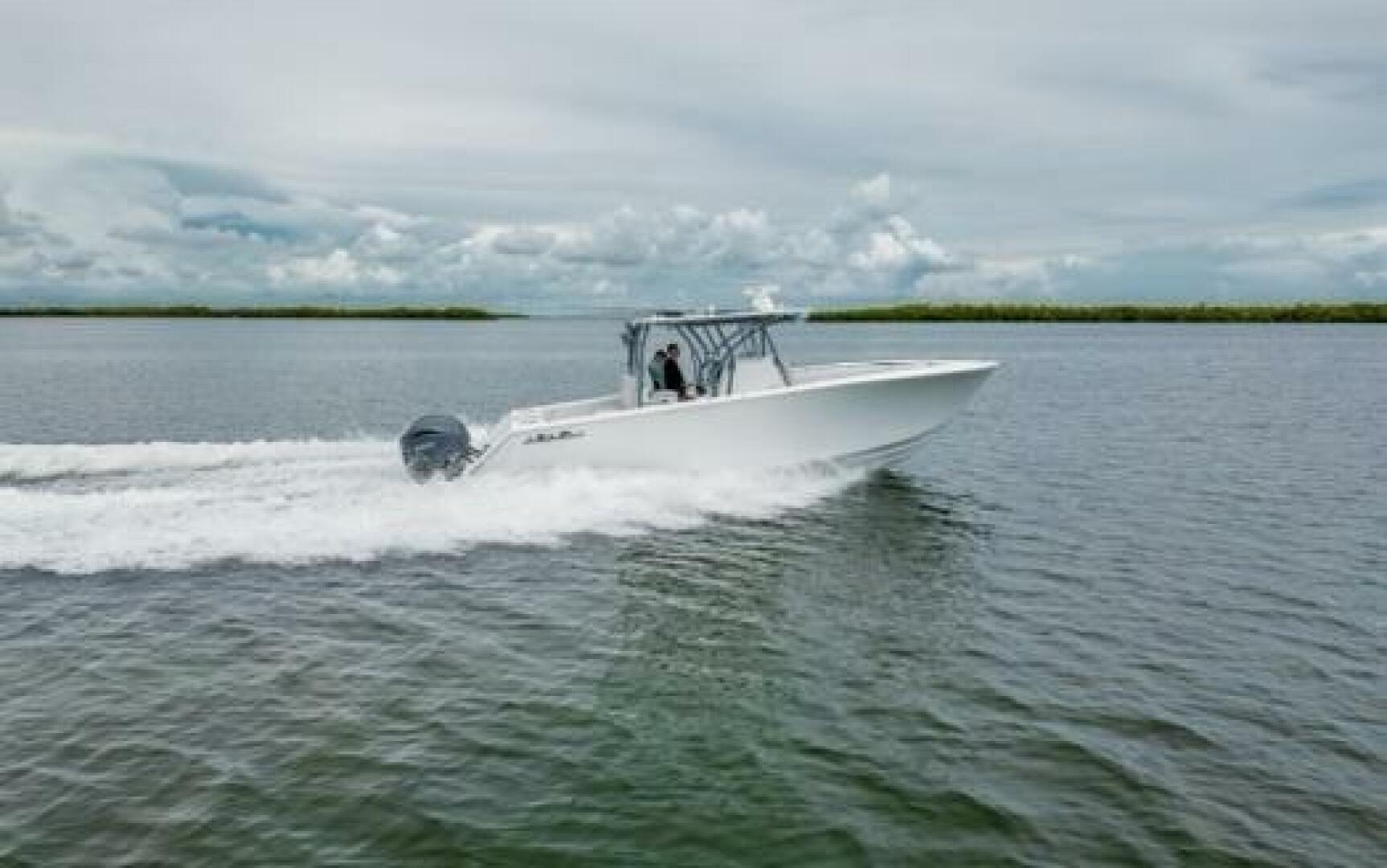 Slide: The Image of 2024 Sea Hunter 33 - Exterior profile on the water 2024 Sea Hunter 33 Tournament "TRIPLE C" - 5051081