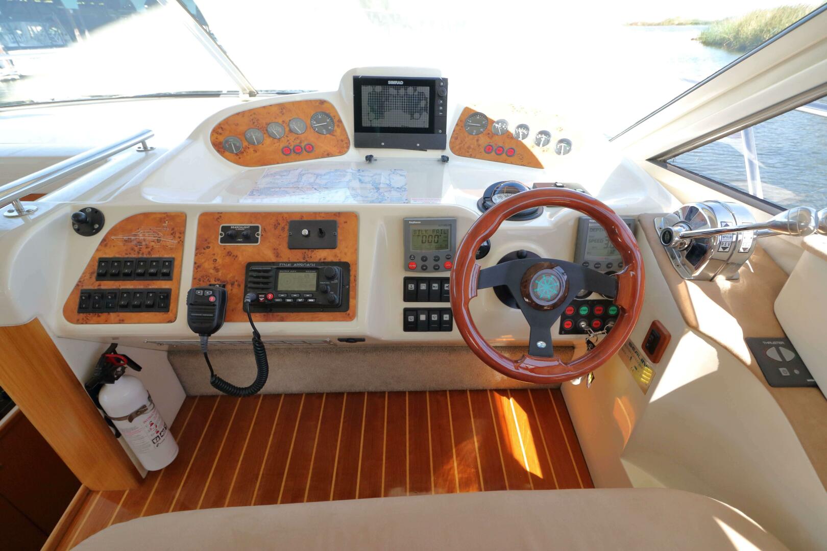 Slide: The Image of Sealine F37 2000 - 5473430