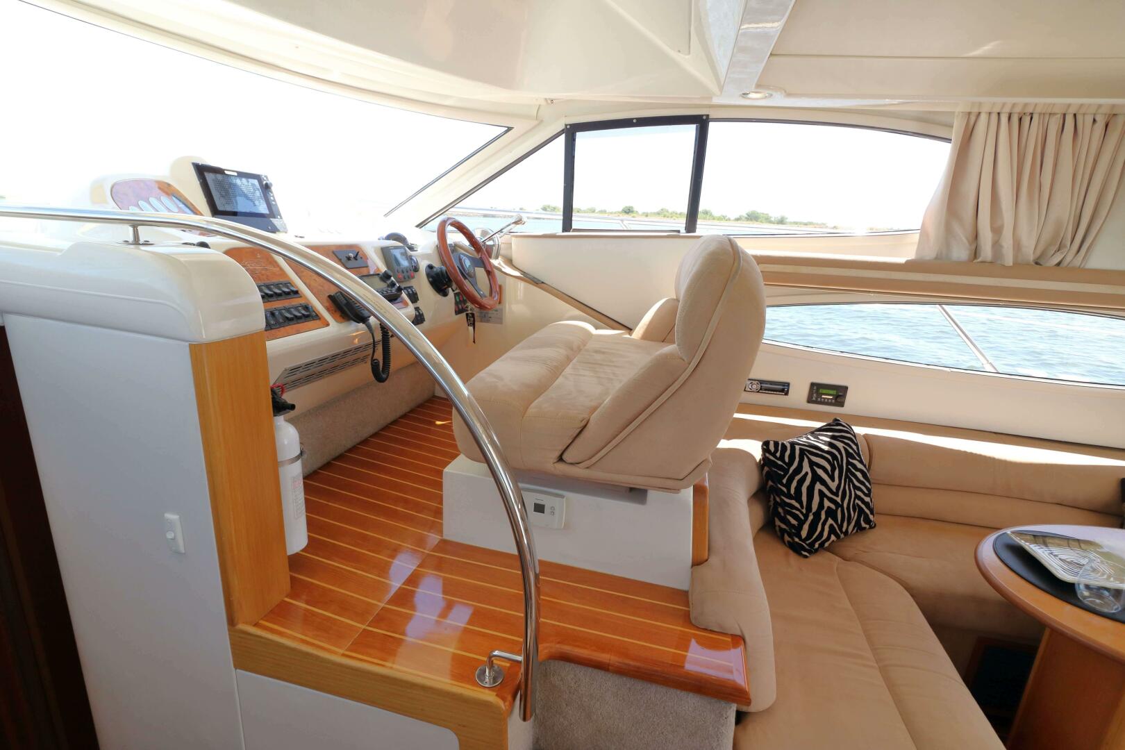 Slide: The Image of Sealine F37 2000 - 5473432