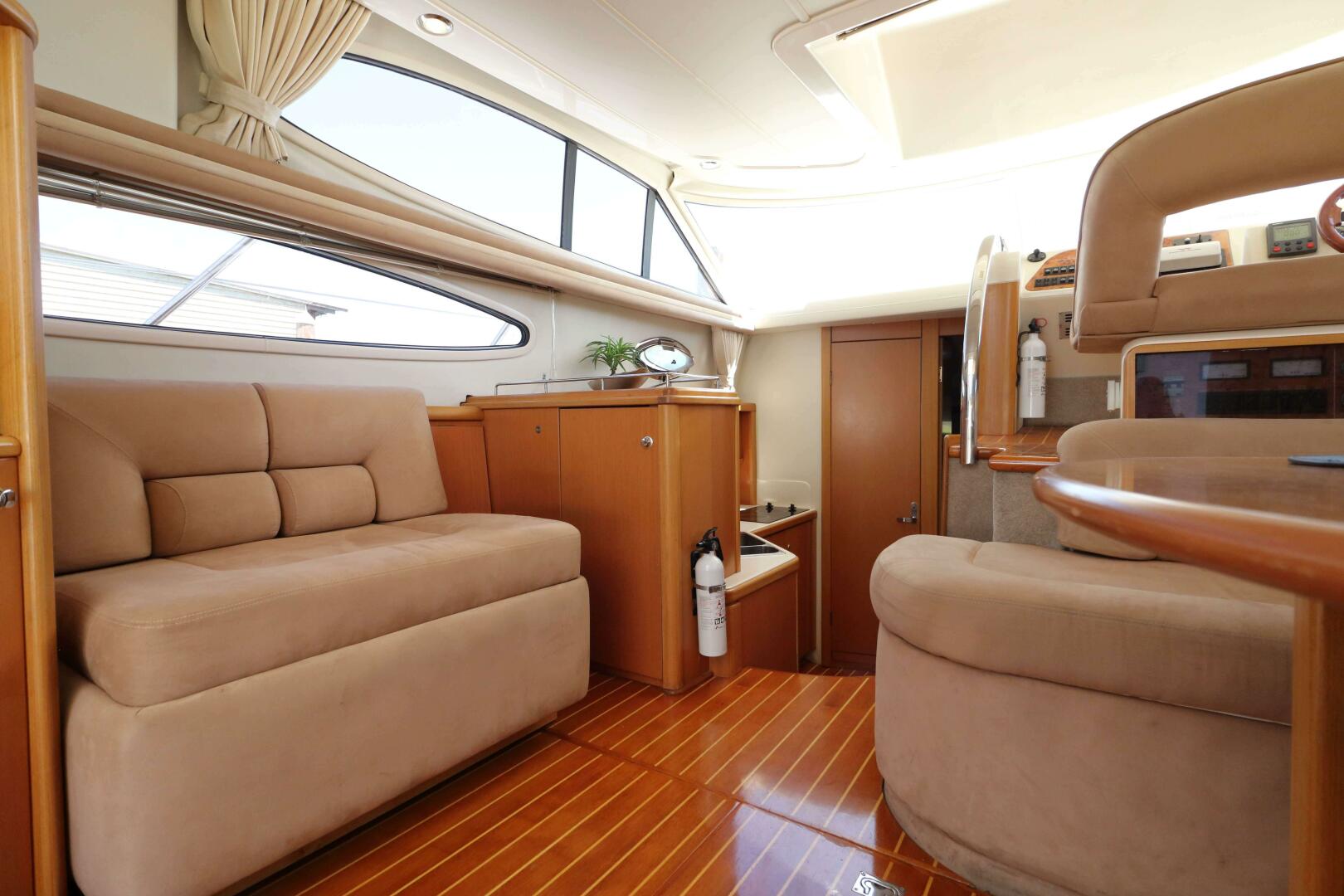 Slide: The Image of Sealine F37 2000 - 5473433