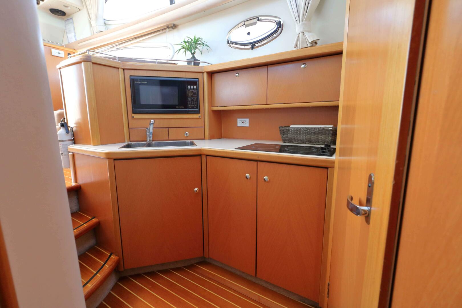 Slide: The Image of Sealine F37 2000 - 5473440