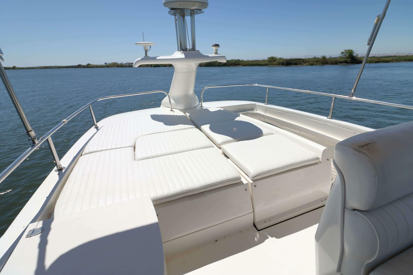 Slide: The Image of Sealine F37 2000 - 5473423