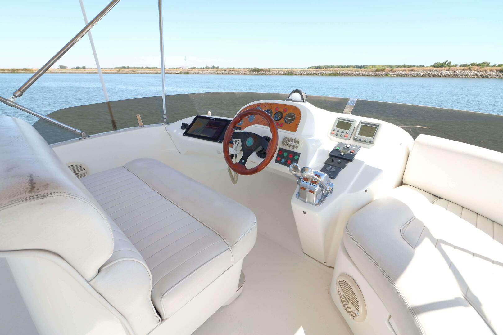 Slide: The Image of Sealine F37 2000 - 5473421