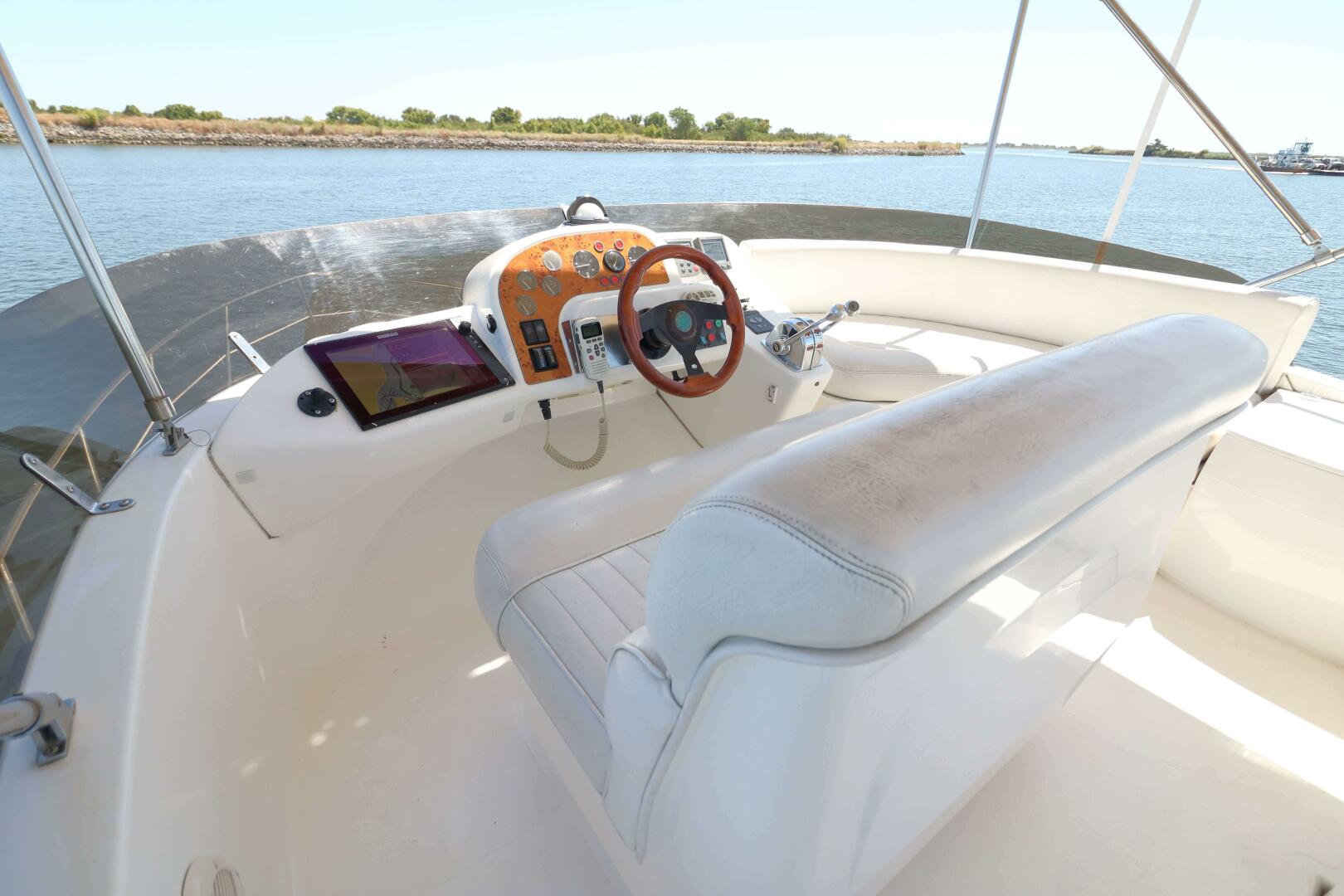 Slide: The Image of Sealine F37 2000 - 5473422