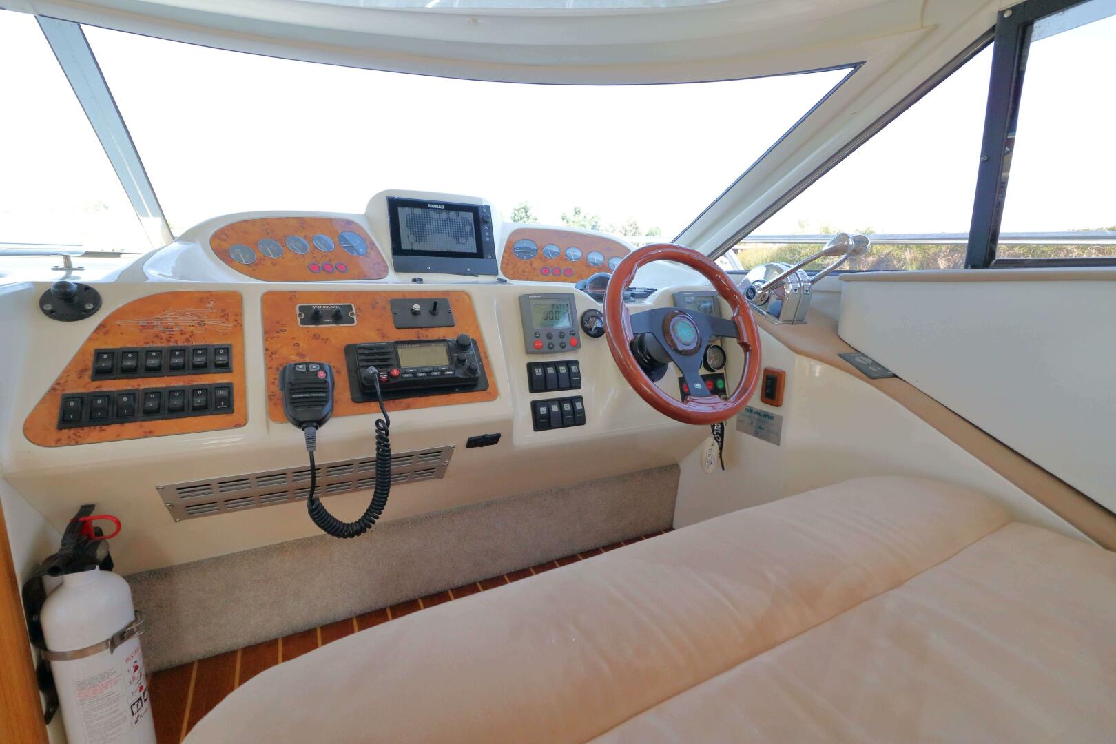 Slide: The Image of Sealine F37 2000 - 5473431