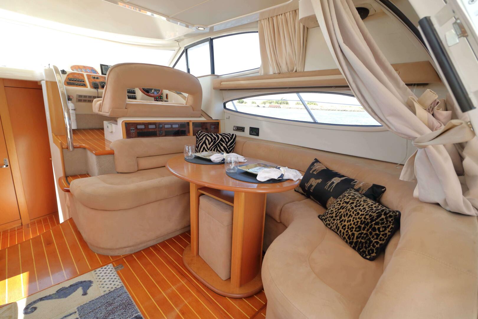 Slide: The Image of Sealine F37 2000 - 5473435