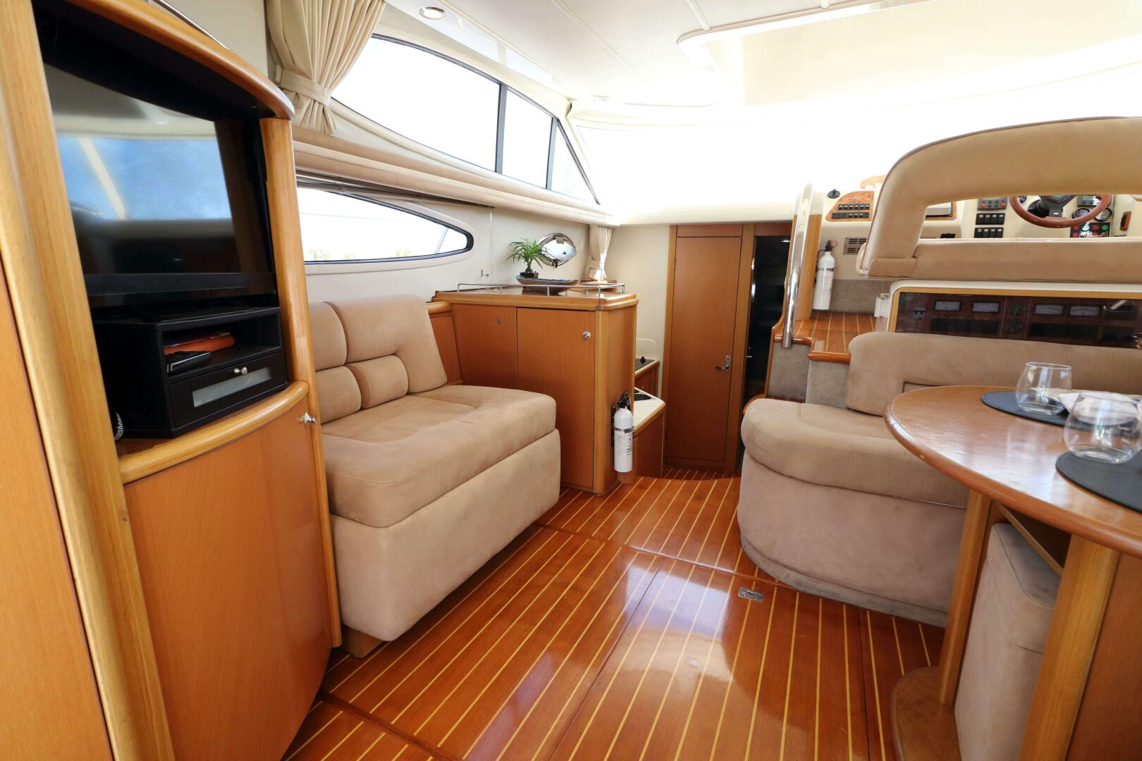 Slide: The Image of Sealine F37 2000 - 5473437