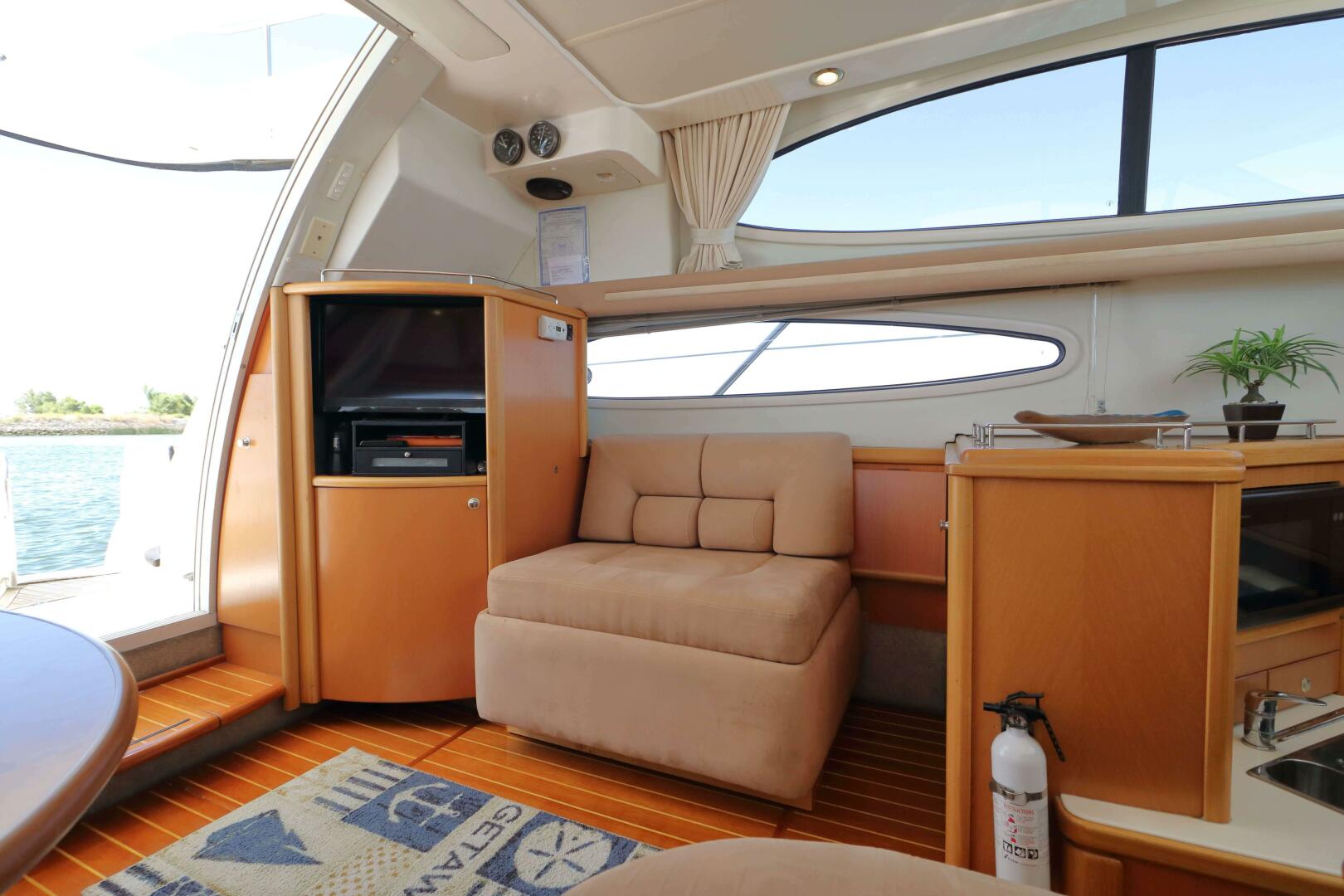 Slide: The Image of Sealine F37 2000 - 5473438