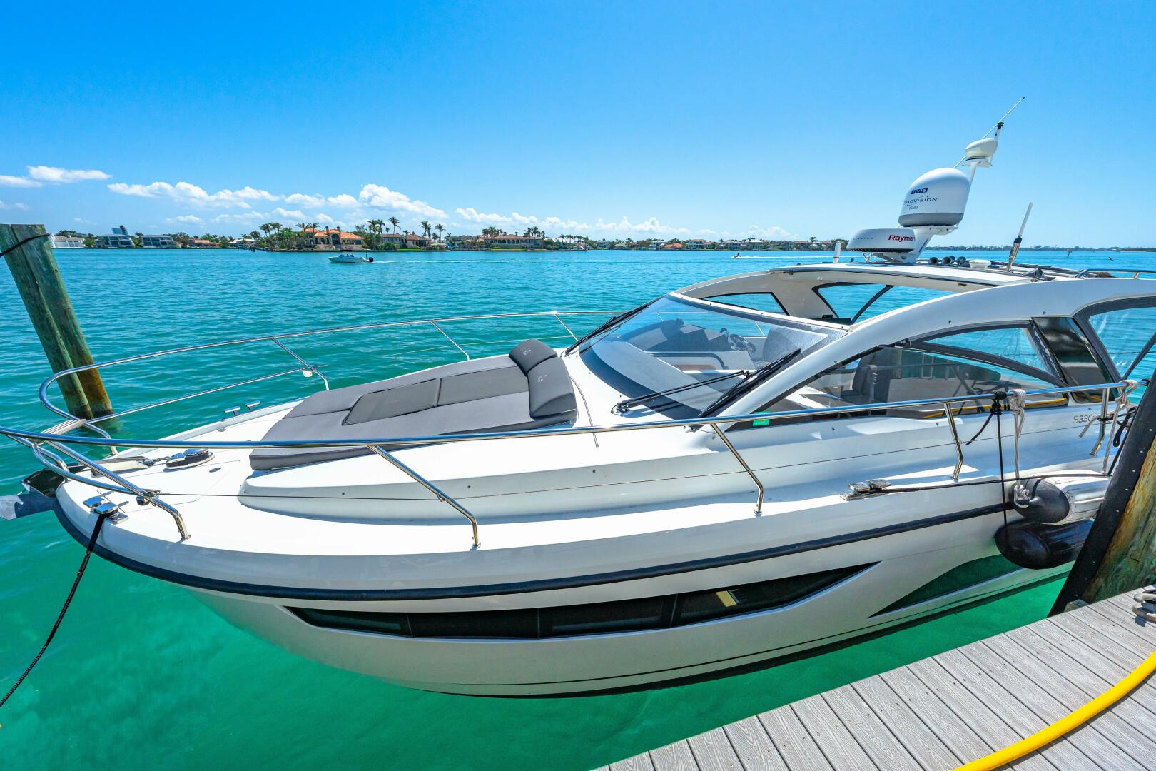 Slide: The Image of 2019 Sealine S330V 2019 - 5216707