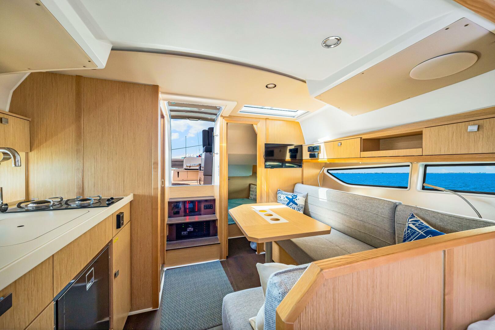 Slide: The Image of 2019 Sealine S330V 2019 - Salon - 5216656