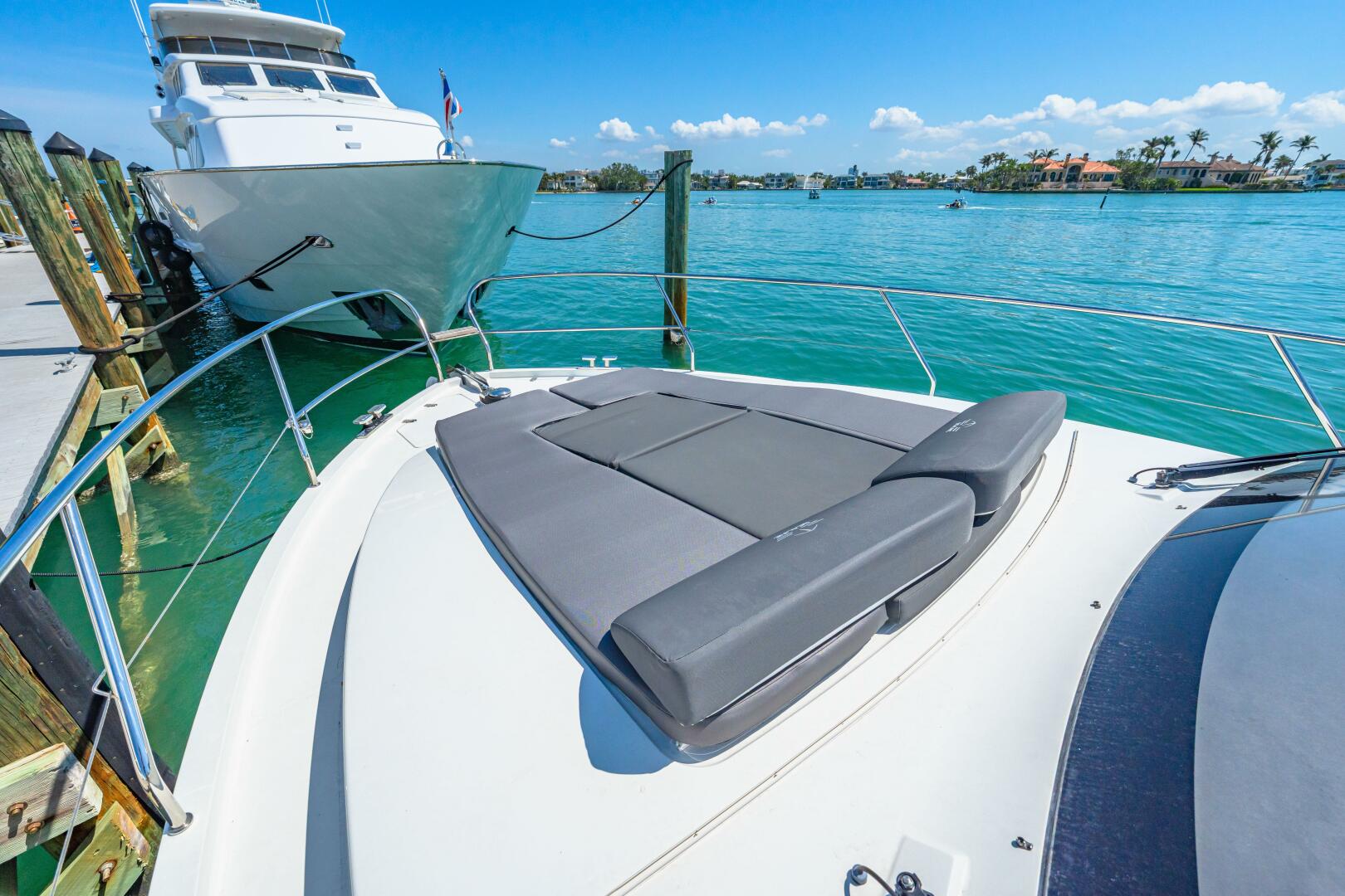 Slide: The Image of 2019 Sealine S330V 2019 - 5216716