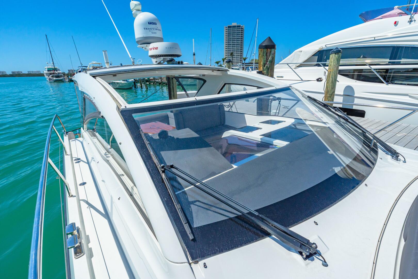 Slide: The Image of 2019 Sealine S330V 2019 - 5216720