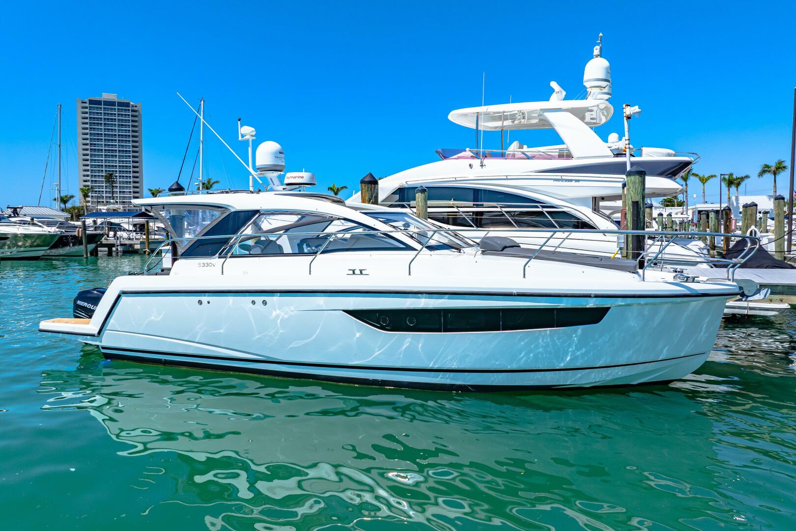 Slide: The Image of 2019 Sealine S330V 2019 - Profile - 5216652