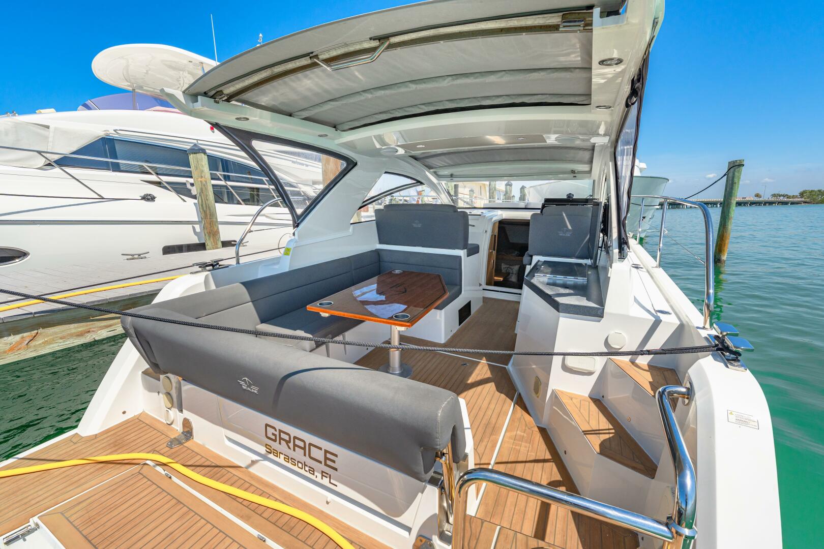 Slide: The Image of 2019 Sealine S330V 2019 - 5216655