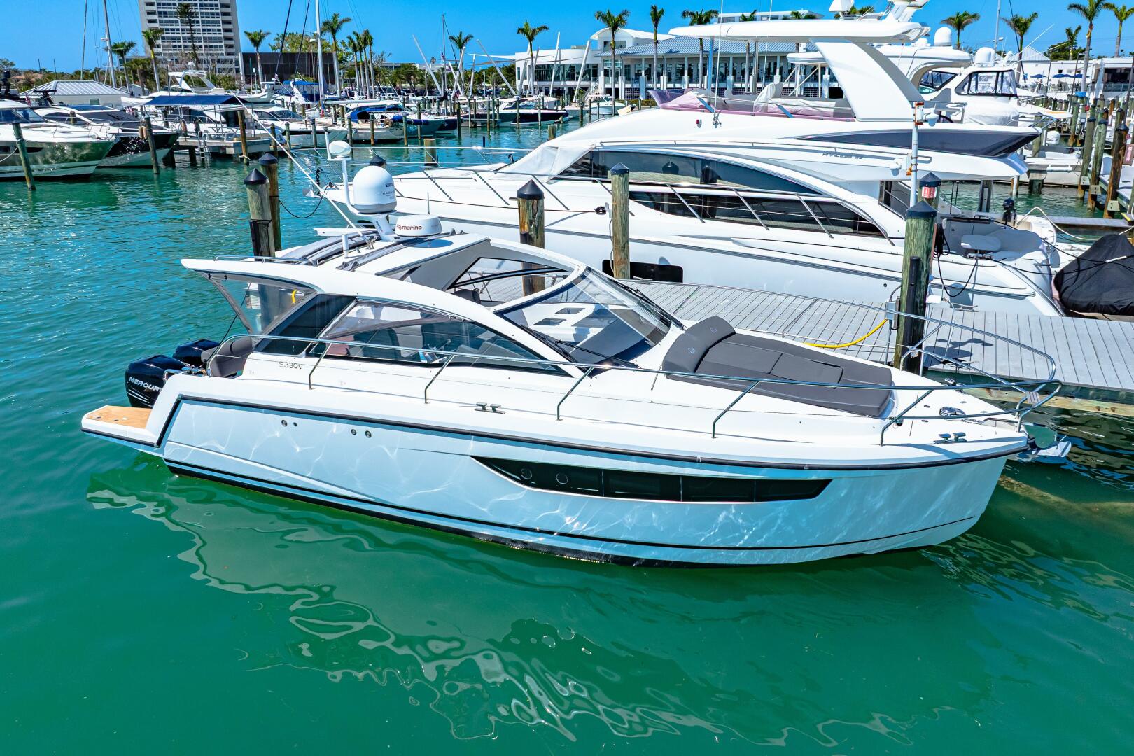 Slide: The Image of 2019 Sealine S330V 2019 - 5216664