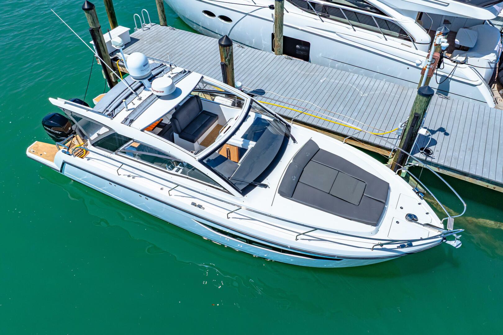 Slide: The Image of 2019 Sealine S330V 2019 - 5216666