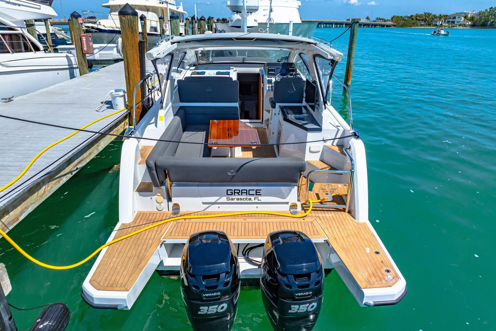 Slide: The Image of 2019 Sealine S330V 2019 - 5216679