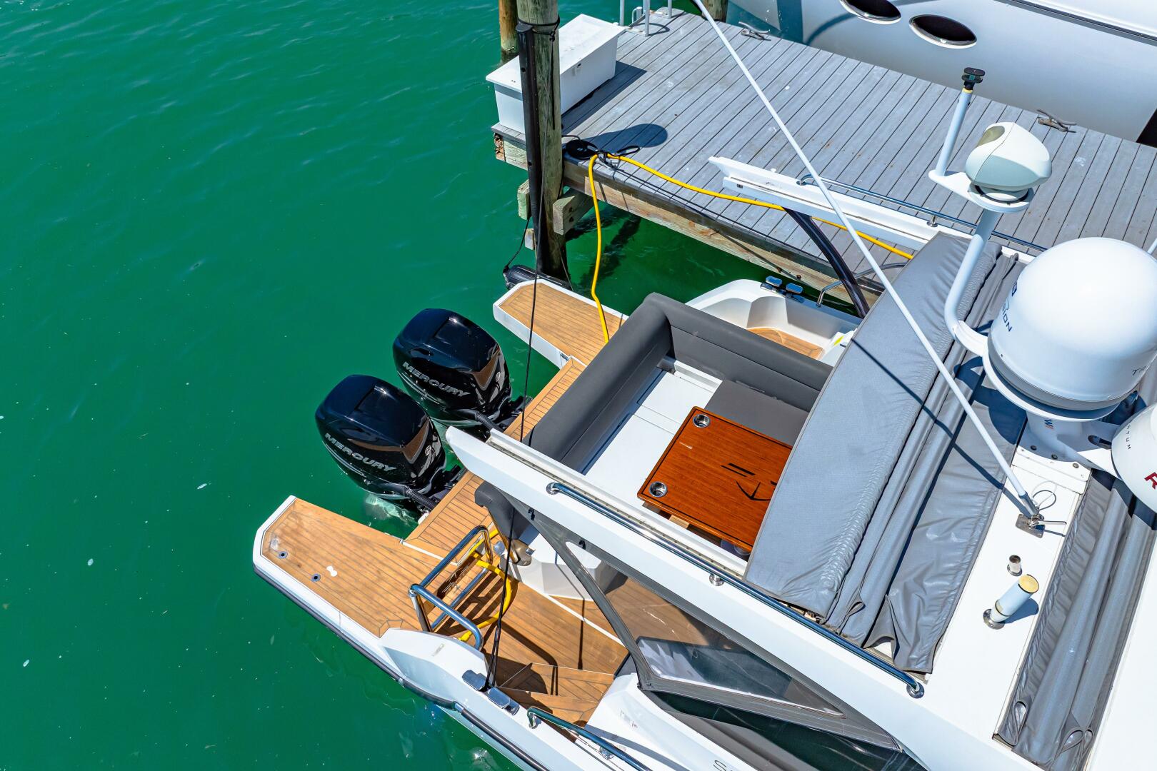 Slide: The Image of 2019 Sealine S330V 2019 - 5216686