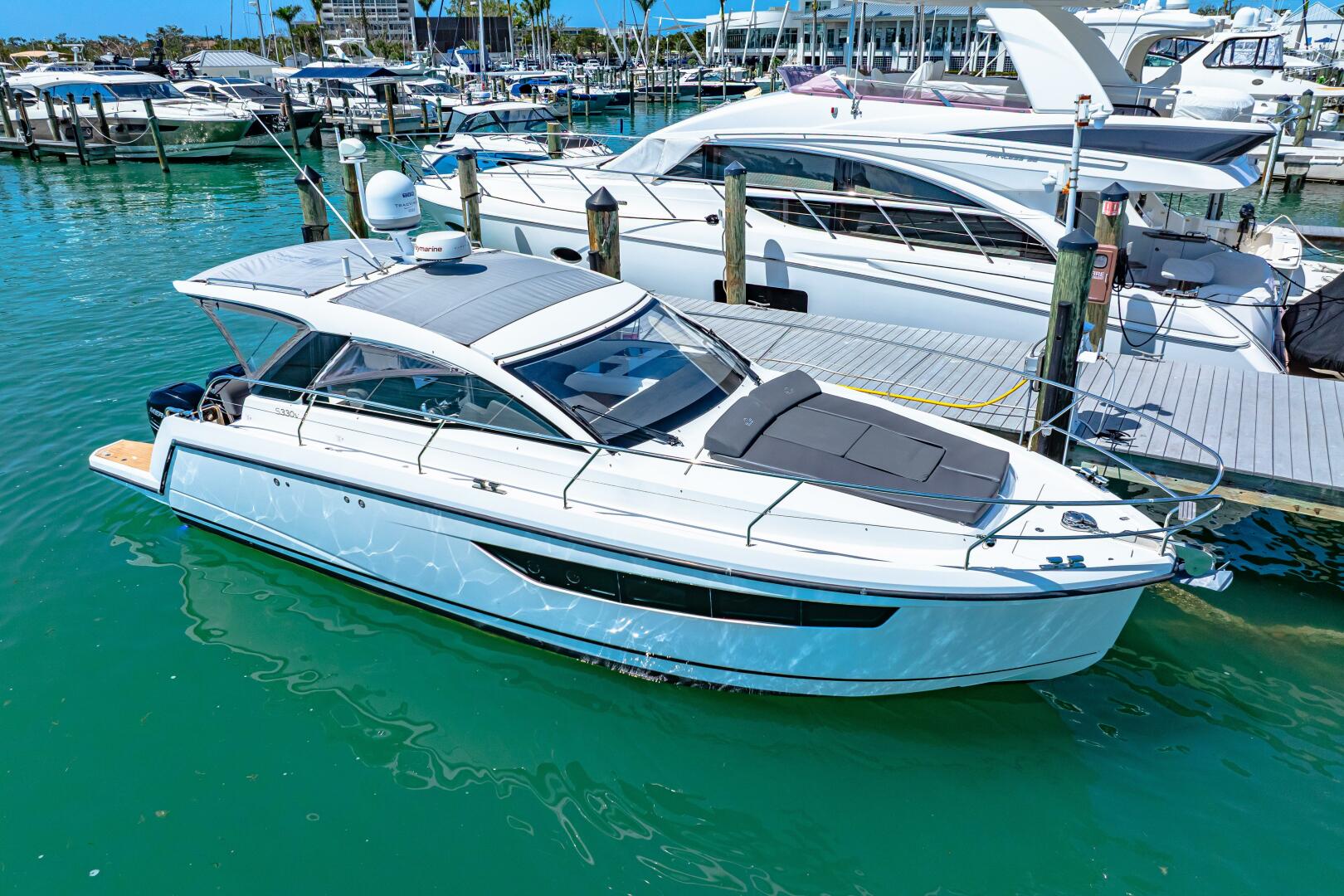 Slide: The Image of 2019 Sealine S330V 2019 - 5216690