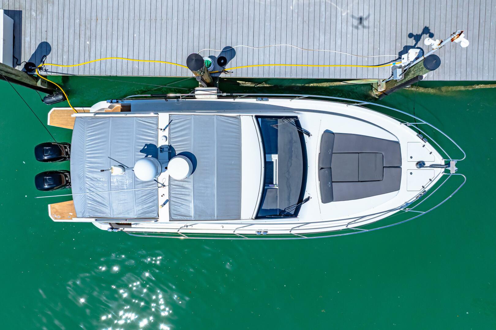 Slide: The Image of 2019 Sealine S330V 2019 - 5216695
