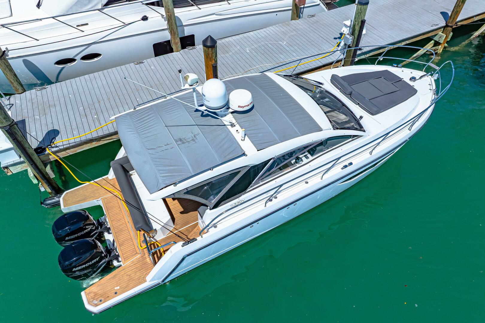 Slide: The Image of 2019 Sealine S330V 2019 - 5216697