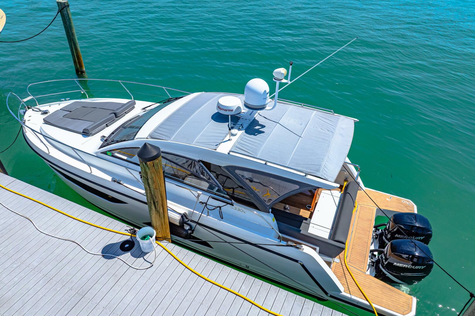 Slide: The Image of 2019 Sealine S330V 2019 - 5216702