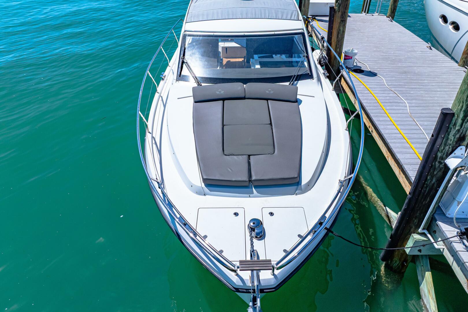 Slide: The Image of 2019 Sealine S330V 2019 - 5216704
