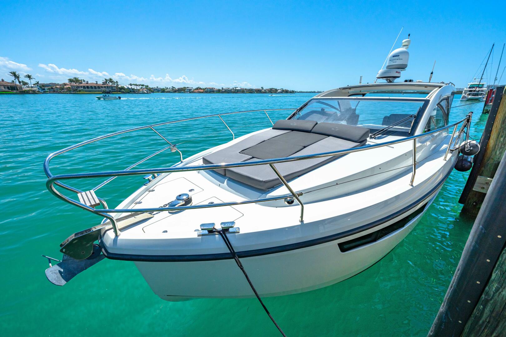 Slide: The Image of 2019 Sealine S330V 2019 - 5216706