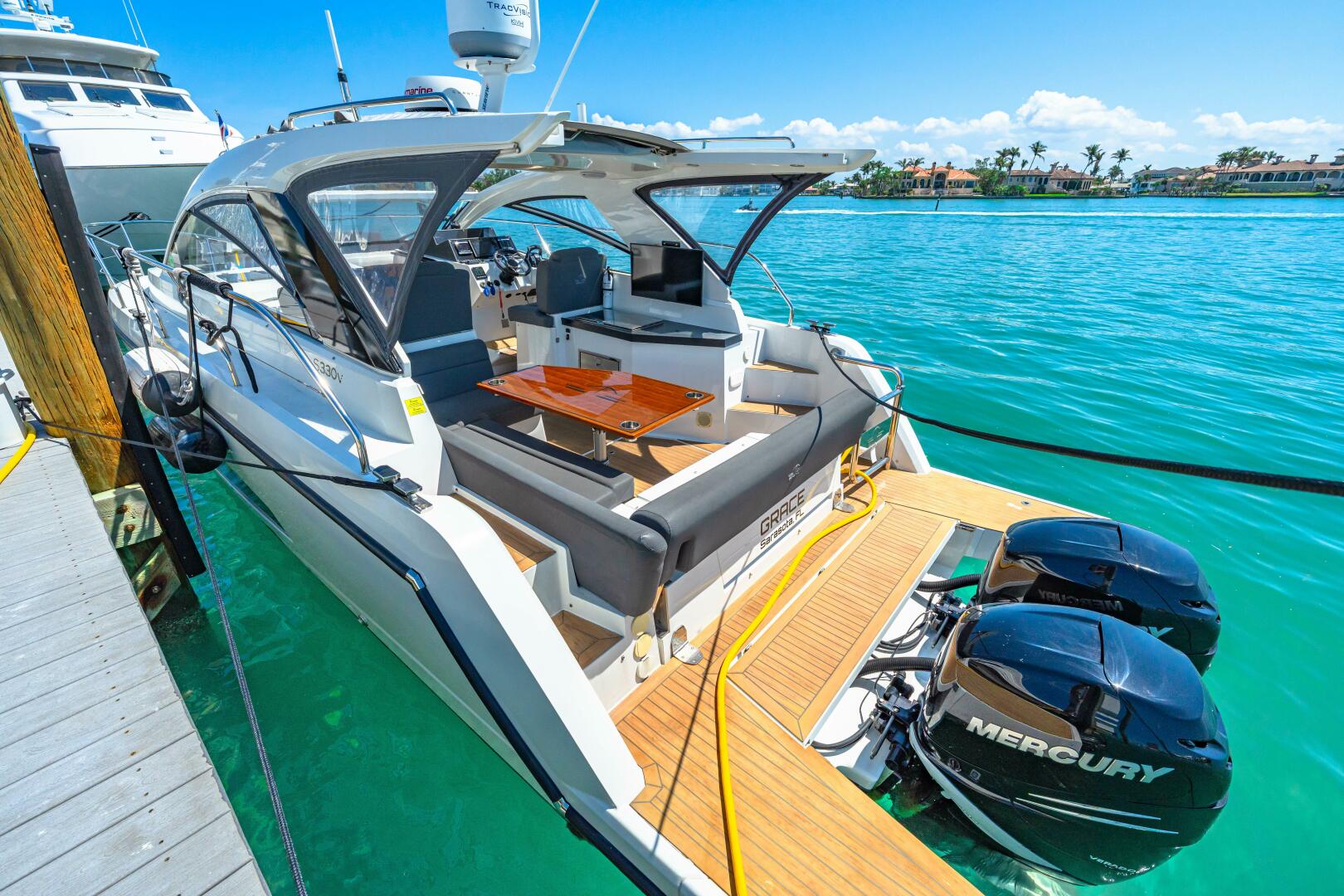 Slide: The Image of 2019 Sealine S330V 2019 - 5216709