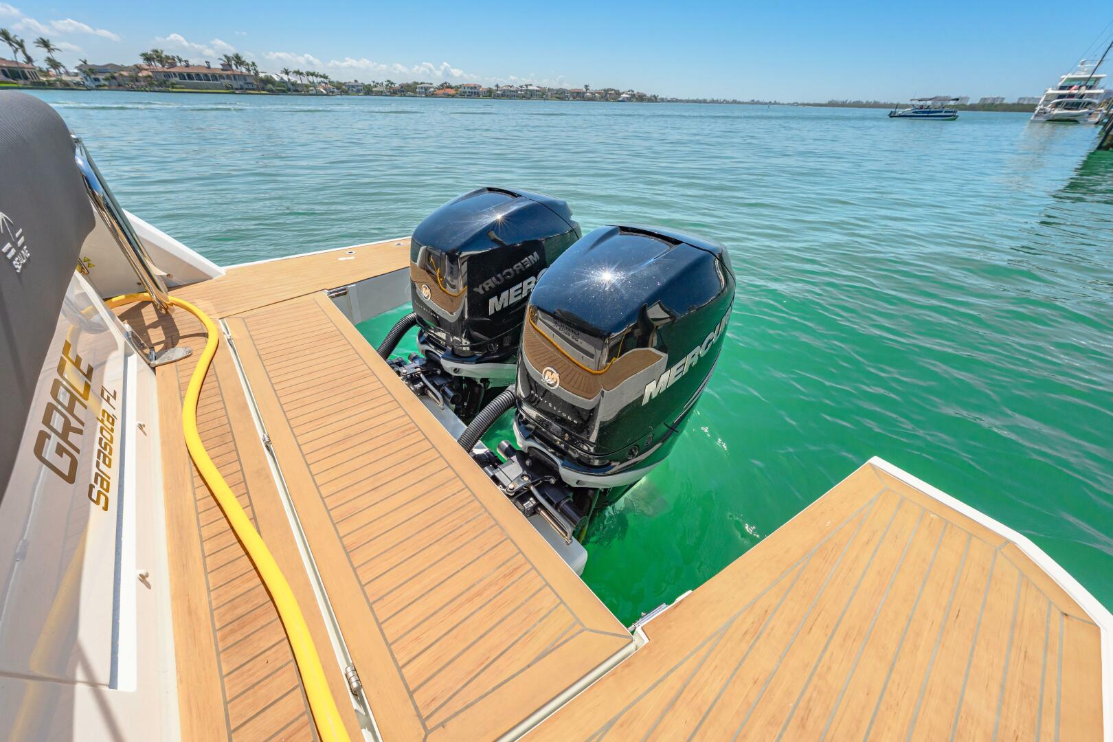 Slide: The Image of 2019 Sealine S330V 2019 - 5216714