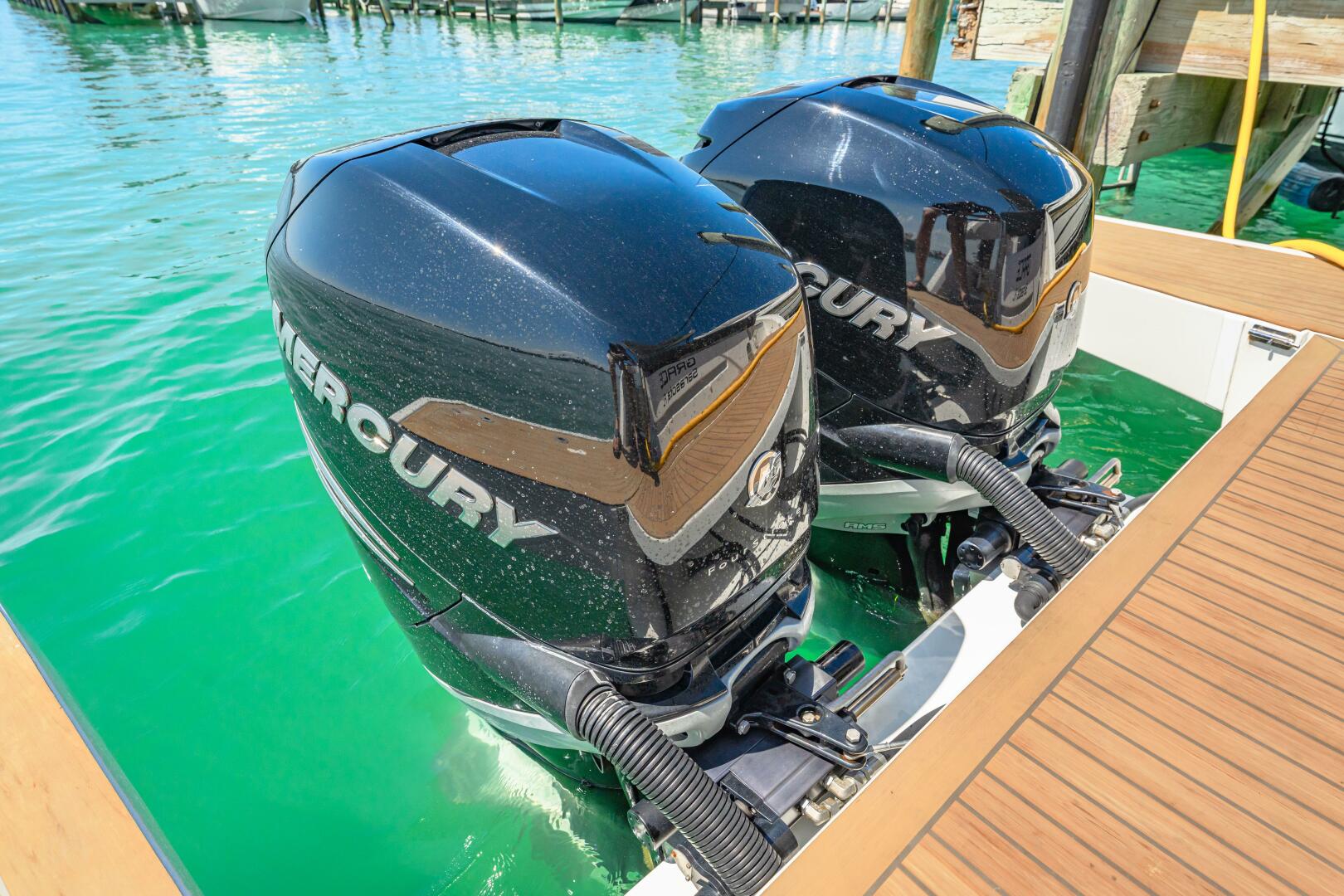 Slide: The Image of 2019 Sealine S330V 2019 - 5216715