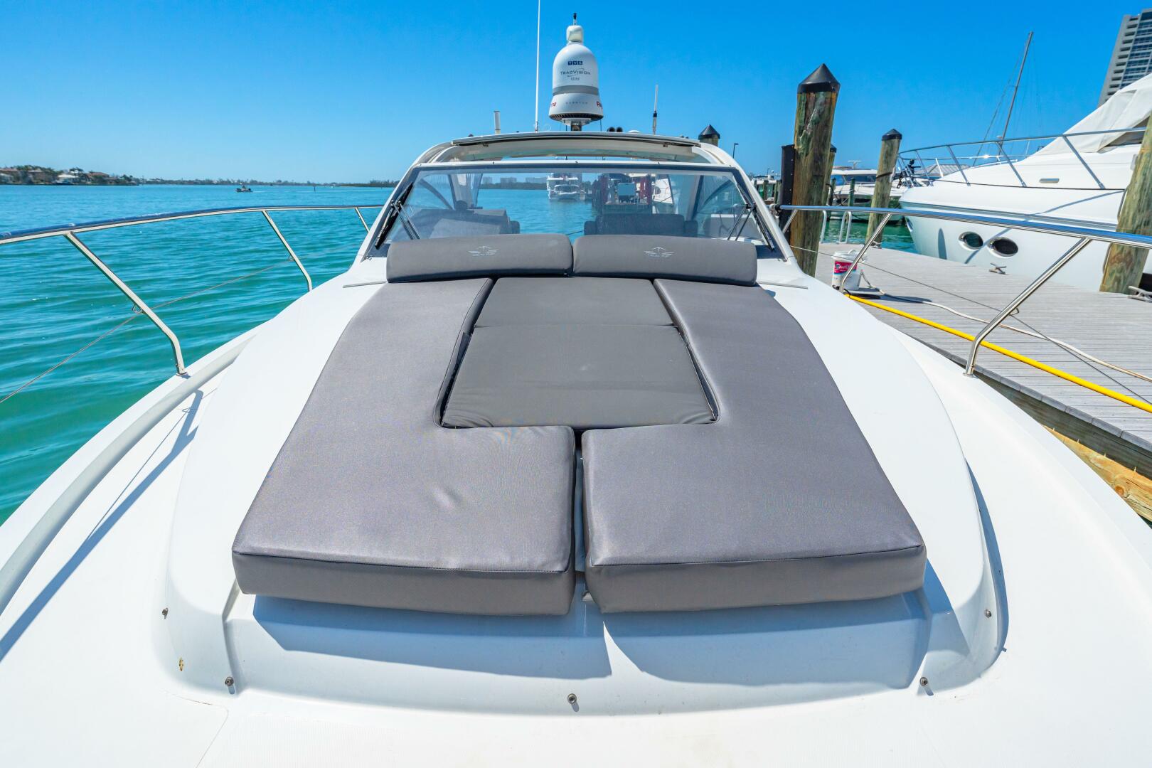 Slide: The Image of 2019 Sealine S330V 2019 - 5216717