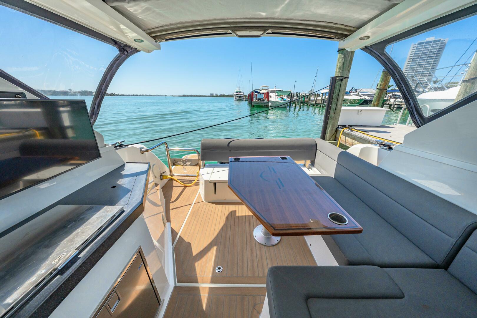 Slide: The Image of 2019 Sealine S330V 2019 - 5216729