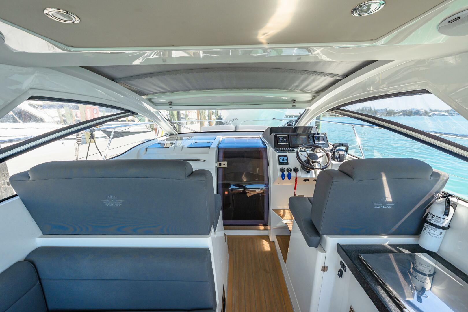 Slide: The Image of 2019 Sealine S330V 2019 - 5216732