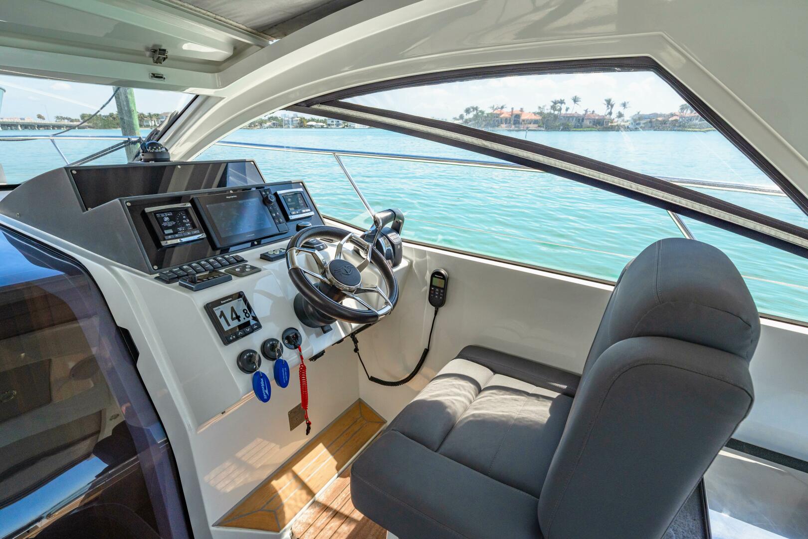 Slide: The Image of 2019 Sealine S330V 2019 - 5216733