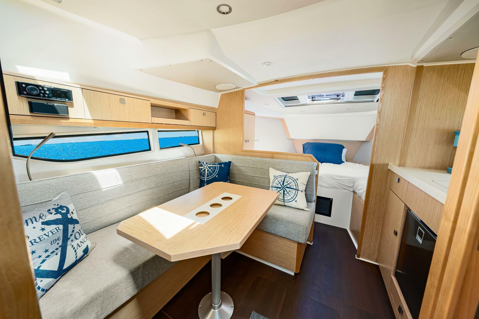 Slide: The Image of 2019 Sealine S330V 2019 - 5216738